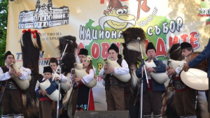 Ути Бъчваров готви три дни на събора на овцевъдите