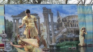 40 от Галаксико стават живи скулптури в изложба