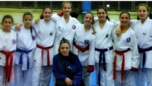 7 златни медала за Петромакс от Международната Купа по карате