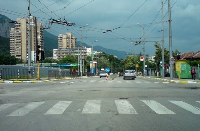 Блъснаха майка и дете на пешеходна пътека