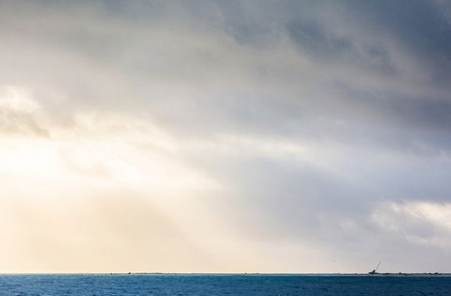 Няма официални данни за българи на задържания кораб в Иран