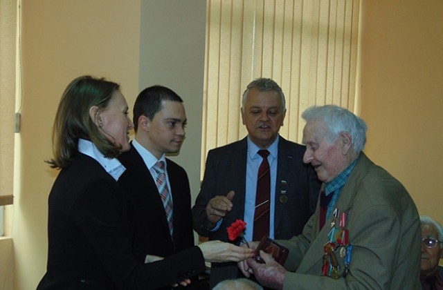 Наградиха ветерани от Втората световна война