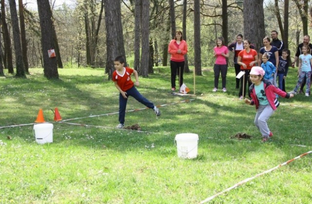 Деца и родители спортуваха заедно в еленския парк Калето