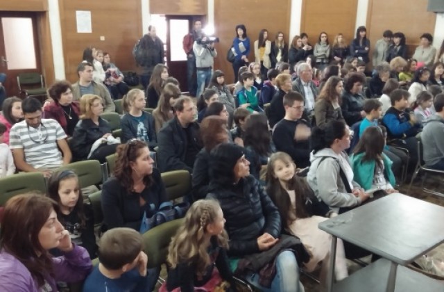 Наградиха победителите от Великденското математическо състезание