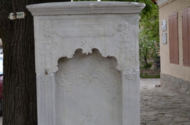 Община Казанлък реставрира чешмата до къщата на Иван Чорев