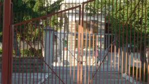 Медици и психолози ще обучават надзиратели в затвора и служители