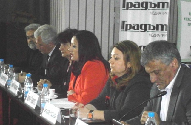 Лиляна Павлова: Голяма част от проблемите идват от това, че си пишем дълги и протяжни писма