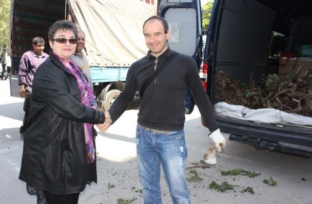 Дариха сто дръвчета на Община Плевен