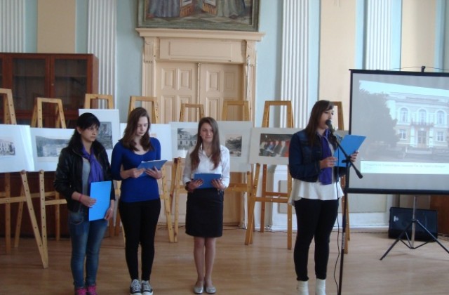 Хуманитарна гимназия почете видни възпитаници на училището