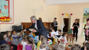 Децата на Трявна получиха книги от кмета Драгомир Николов