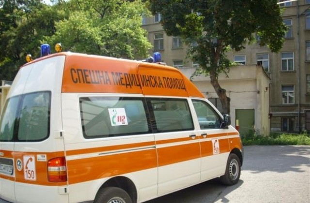 Ученичка скочи от втория етаж, за да докаже любовта си