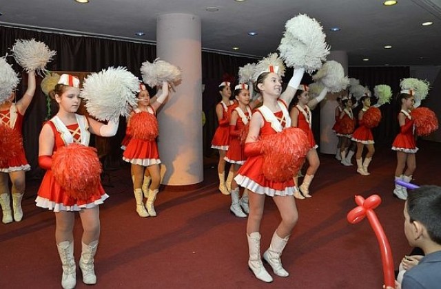 Първомай празнува цял месец