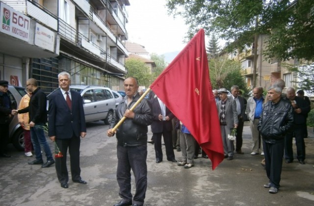 С червено знаме и цветя премина митинга на кюстендилските социалисти за 1 май