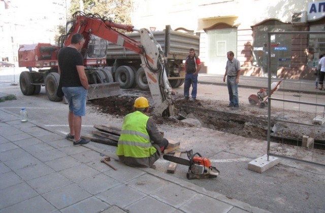 Кметът на Враца: Не е редво да се противопоставя асфалтирането на продажбата на земя