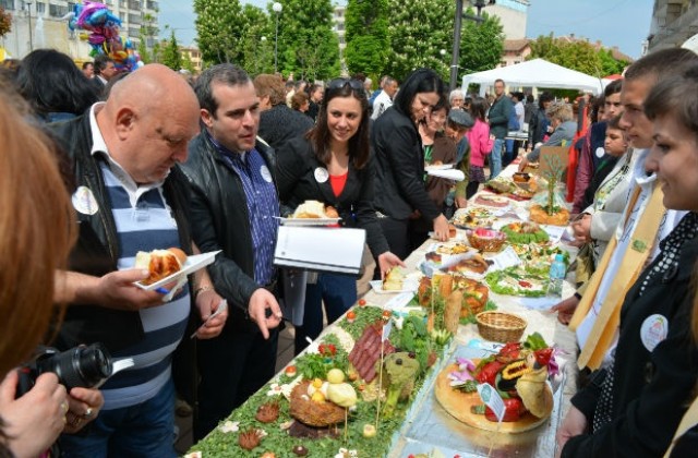 Празникът на яйцето събра над 4000 души в Павликени