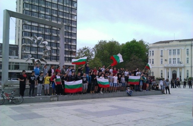 Младежи протестираха срещу ромските своеволия