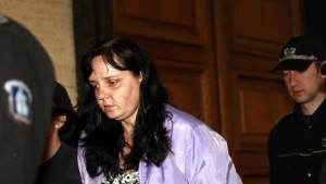 Майки излизат на протест срещу акушерката Емилия Ковачева
