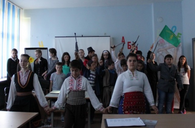 Ученици посветиха празник на Горна Оряховица