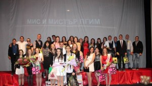 Елена Добринова с кавалери Александър Петров и Владислав Георгиев са