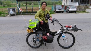 Японски пътешественик премина с колело през Кюстендил на път за