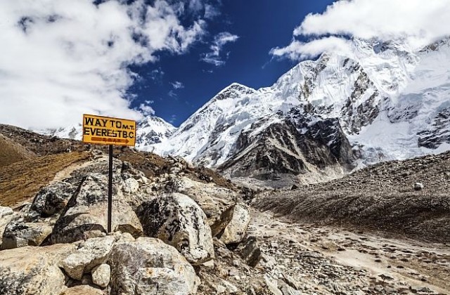 Еверест - по-нисък след земетресението в Непал