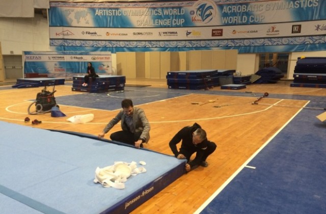 Монтират уредите за Световната купа в зала „Конгресна” (СНИМКИ)