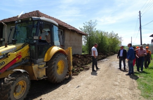 Стартира реконструкцията на водопровода в село Петревене