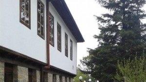 Ефектно осветиха Хаджистояновото училище