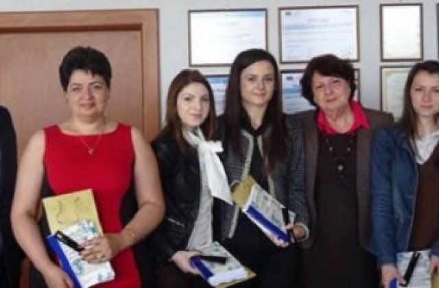 Студенти по право на ВСУ с първо място в Националното състезание за решаване на казуси