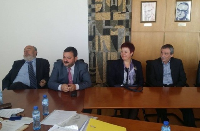 Четирима влизат в битката за ректор на ВТУ