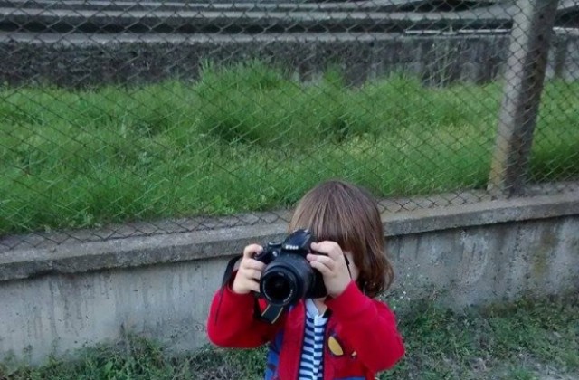 Невръстни фотографи  редят изложба  с кауза