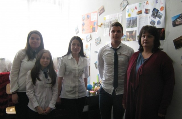 Ученици от Дупница участваха във Фестивал на тренировъчните фирми