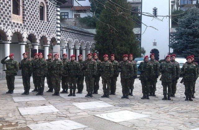 С молебен за здраве Благоевград изпраща военнослужещи на мисия в Афганистан