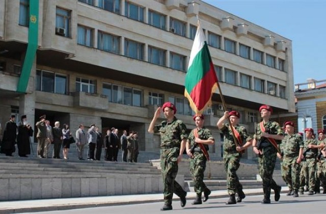 С поднасяне на венци и тържествен марш военните в Шумен ще отбележат Гергьовден