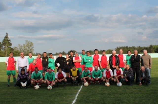 Дузпи решиха мача между ветераните на Вечвой и Чумерна в Елена