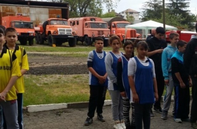 Учат деца как да оказват първа помощ