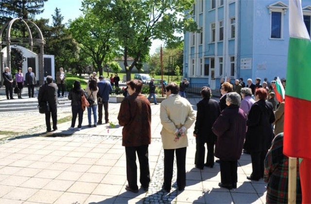 Запасните празнуват Гергьовден пред Войнишкия паметник