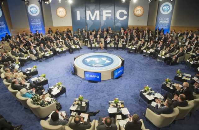 МВФ: Може да се наложи намаляване на дълга на Гърция