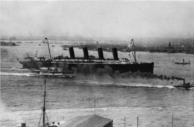 7 май: Пътническият лайнер „Лузитания” е потопен от германска подводница