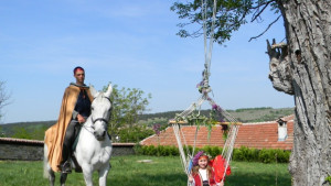 Посрещнаха Св Георги на бял кон в реставрирана църква в
