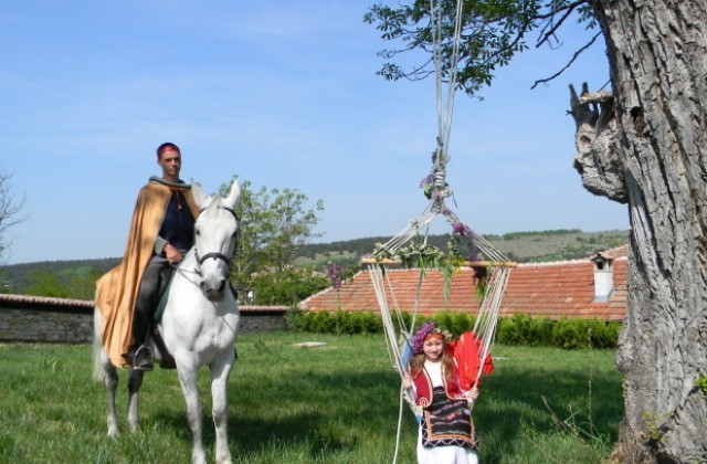 Посрещнаха Св. Георги на бял кон в реставрирана църква в Арбанаси