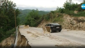 Частично бедствено положение в Пещера заради свлачище ВИДЕО