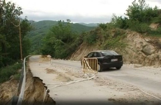 Частично бедствено положение в Пещера заради свлачище (ВИДЕО)