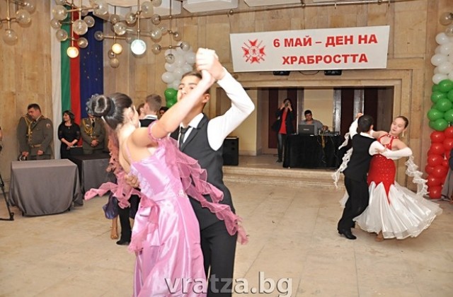 Възродиха традицията на офицерските балове във Враца