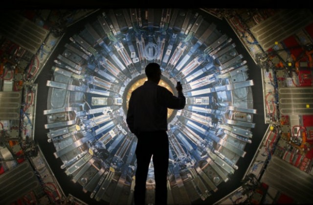 ЦЕРН осъществи първия сблъсък на протони в Големия адронен колайдер
