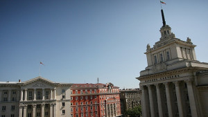 Разходите за чиновници не само не намаляват а растат