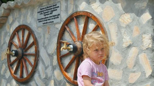 Нова чешма с два чучура изградиха в разградската местност Пчелина