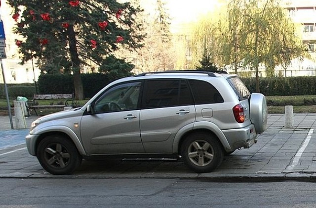 Депутатите в спор каква да е глобата за непозволено паркиране на тротоара