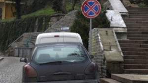 До 200 лева глоба за паркиране по тротоари и в