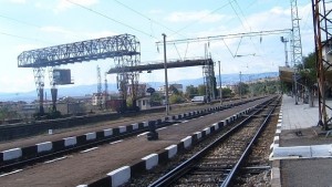 Бурята събори дървета по магистрала Тракия и жп линия